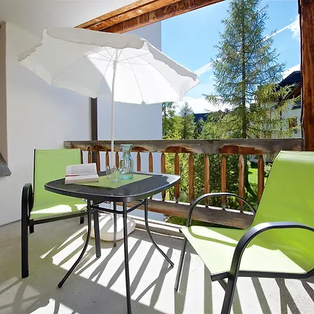 Schweizerhof Ferienwohnungen Lenzerheide Haus 4 *
